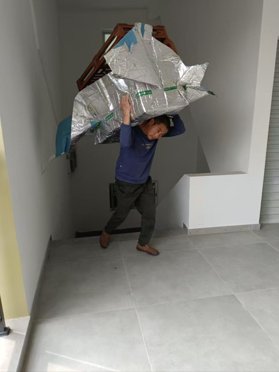 工厂搬迁作业现场