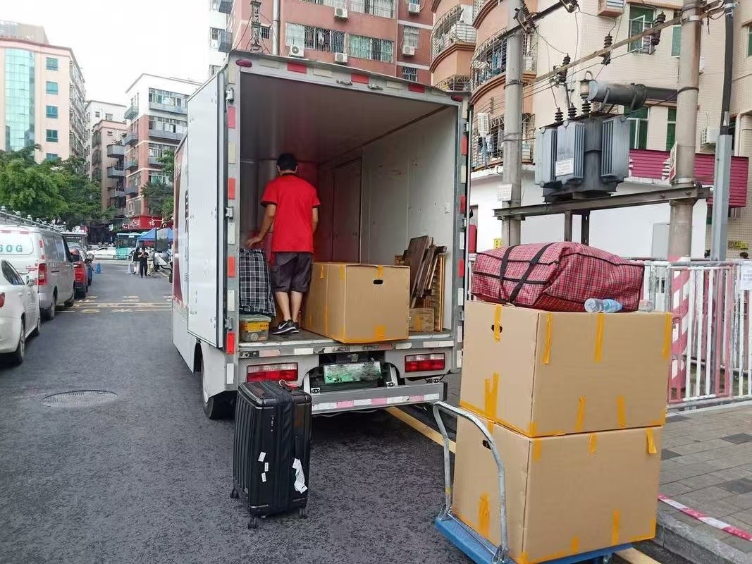 办公室搬家专业设备防护现场