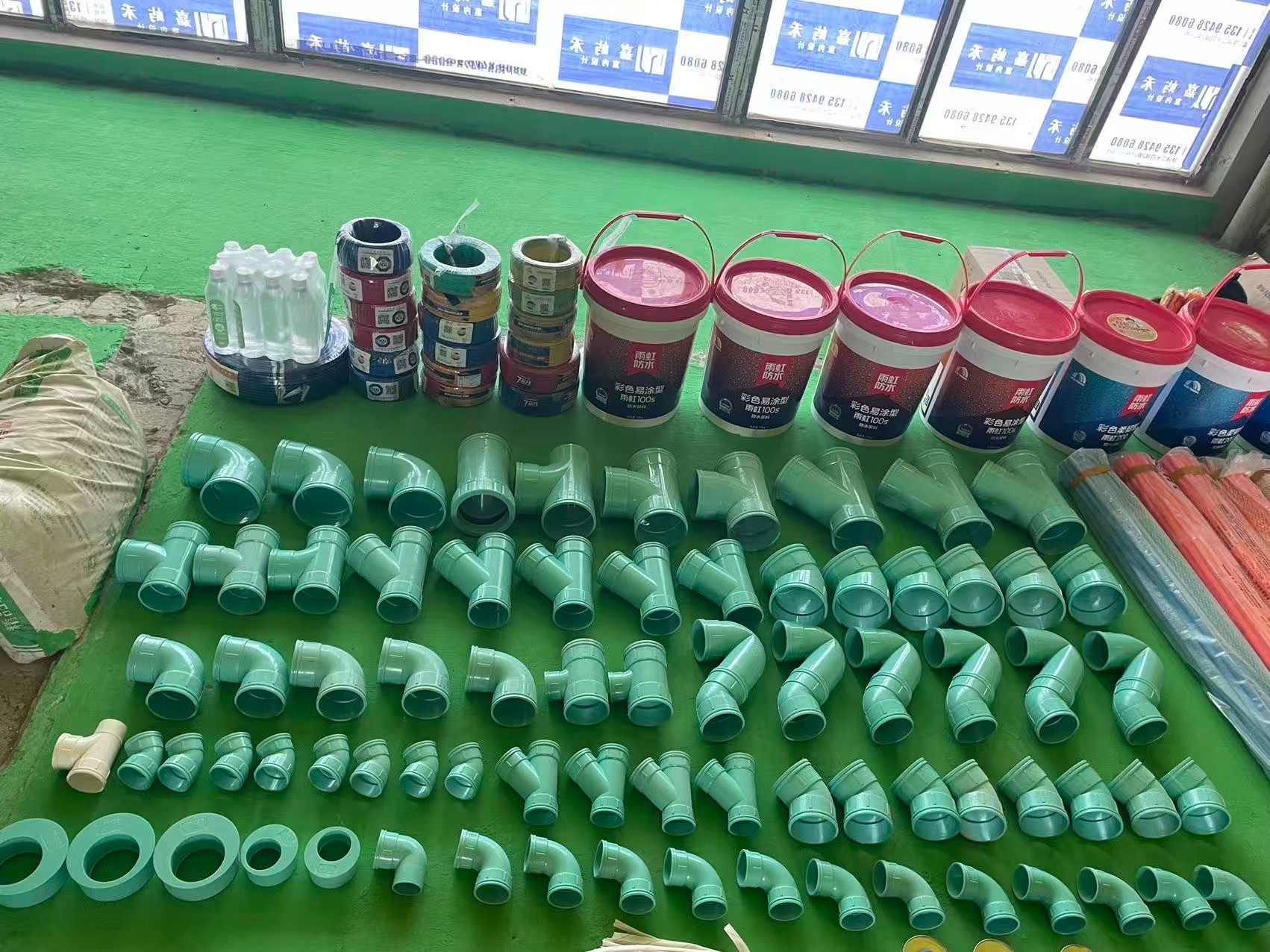 展示标准辅材仓库实景与分拣流水线