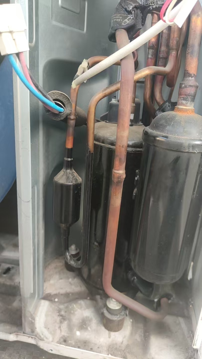 商用空调专业拆解作业现场