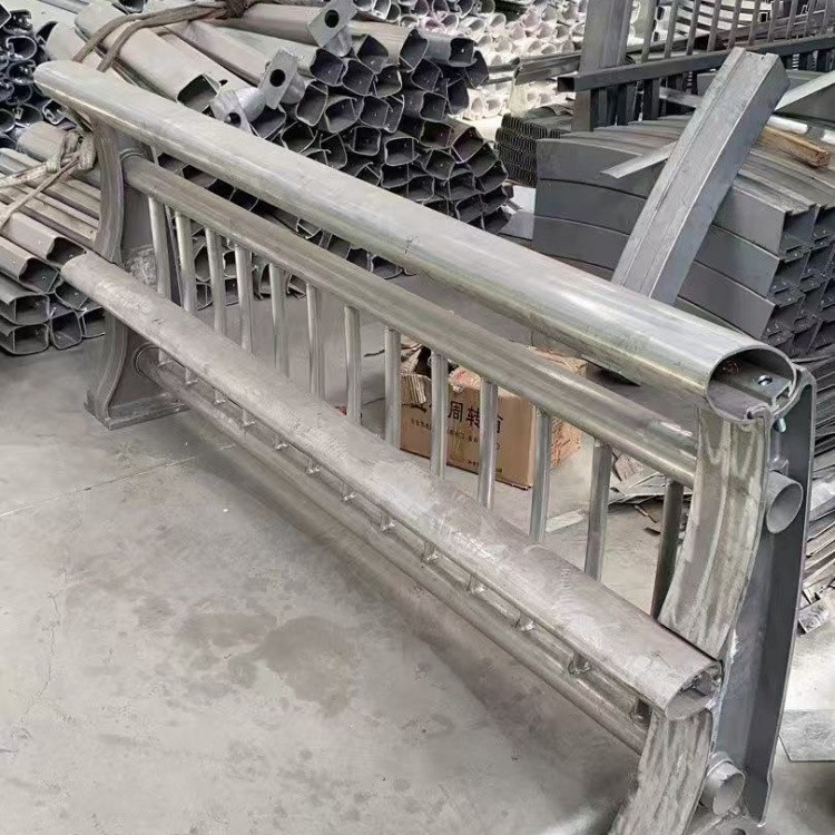 公路护栏实景展示