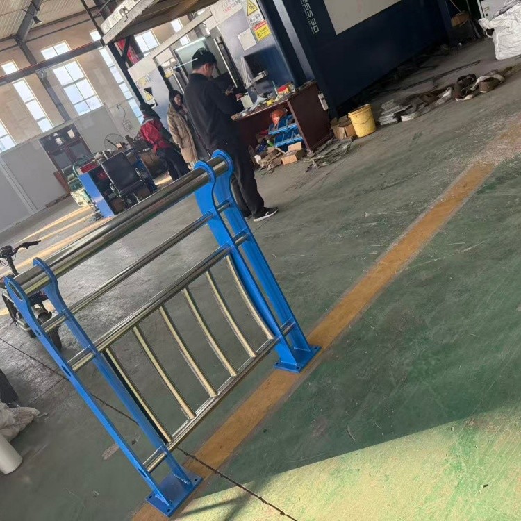 天桥不锈钢护栏实景展示