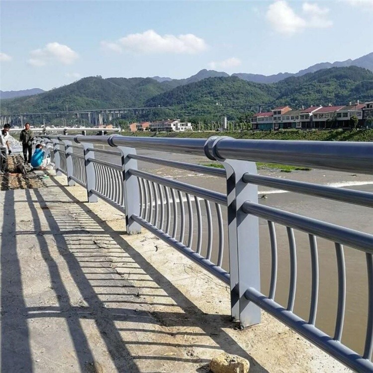 护栏实景图