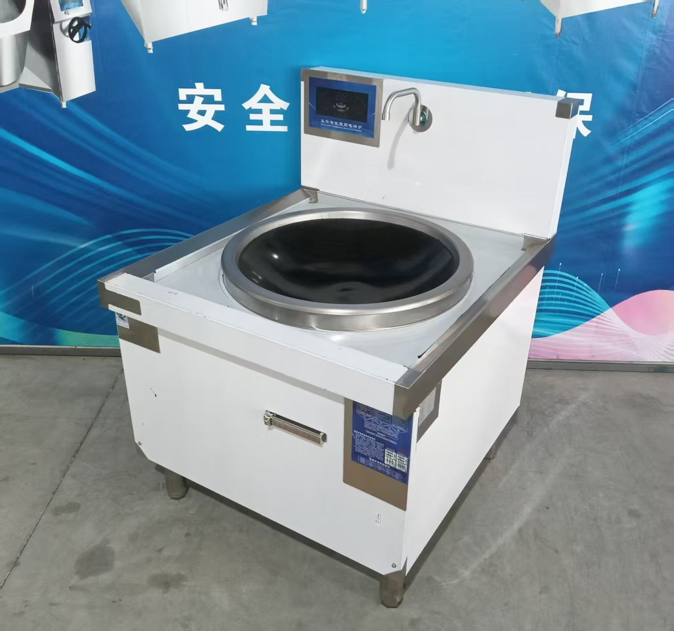 商用厨房设备维保现场