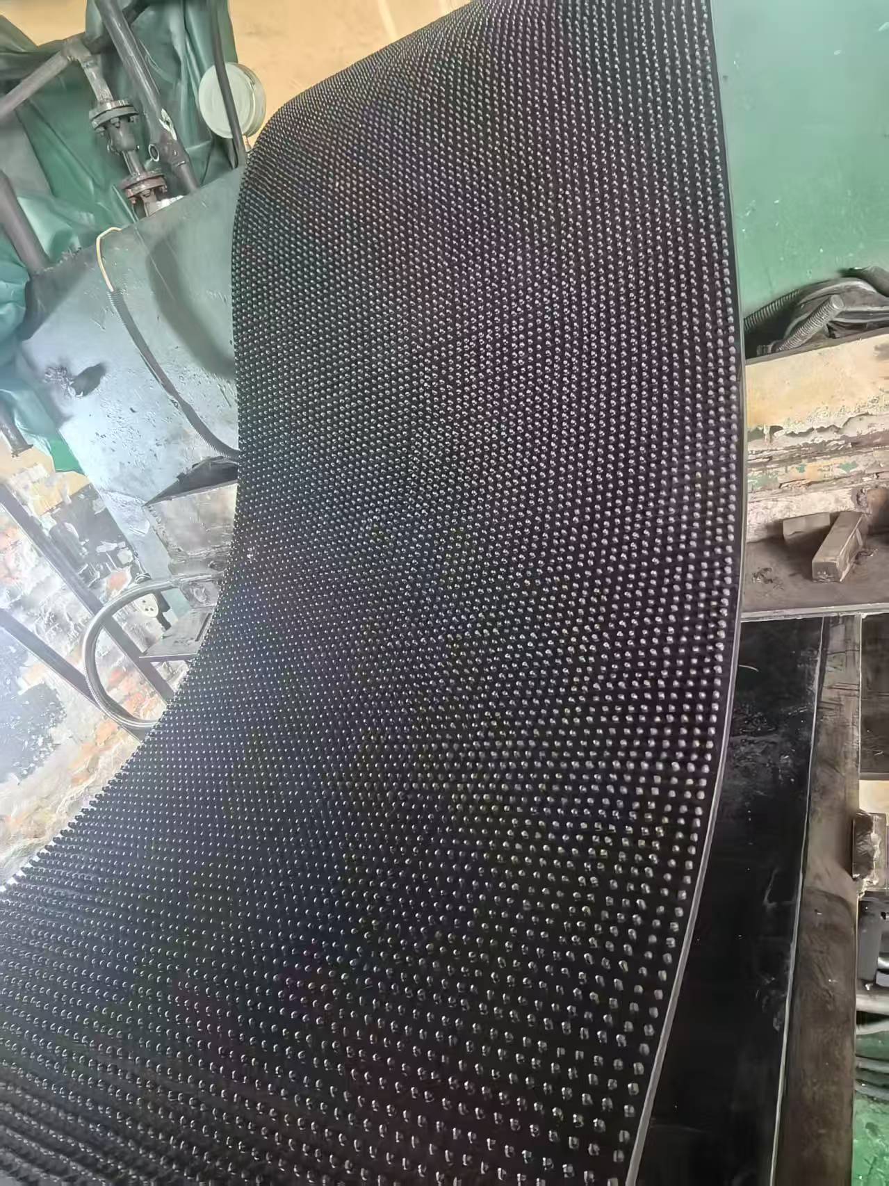 大倾角输送系统现场应用