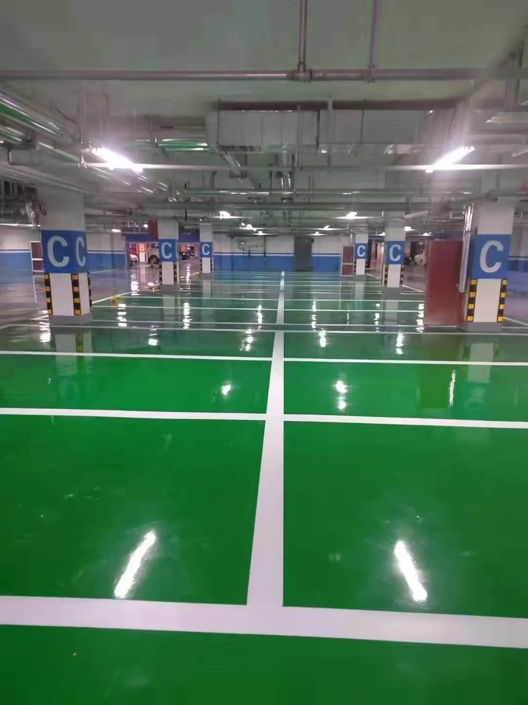 运动地面系统多层复合结构示意图
