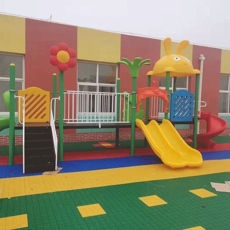 大型滑梯生产场景