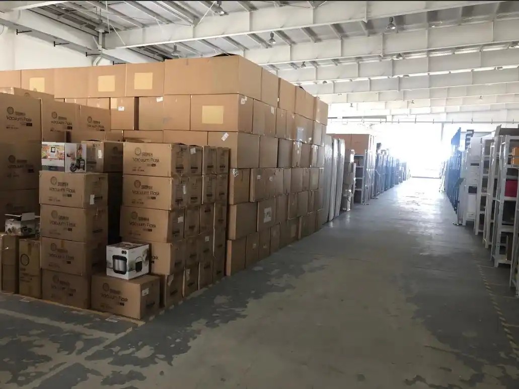 工业物资分类清运实景图