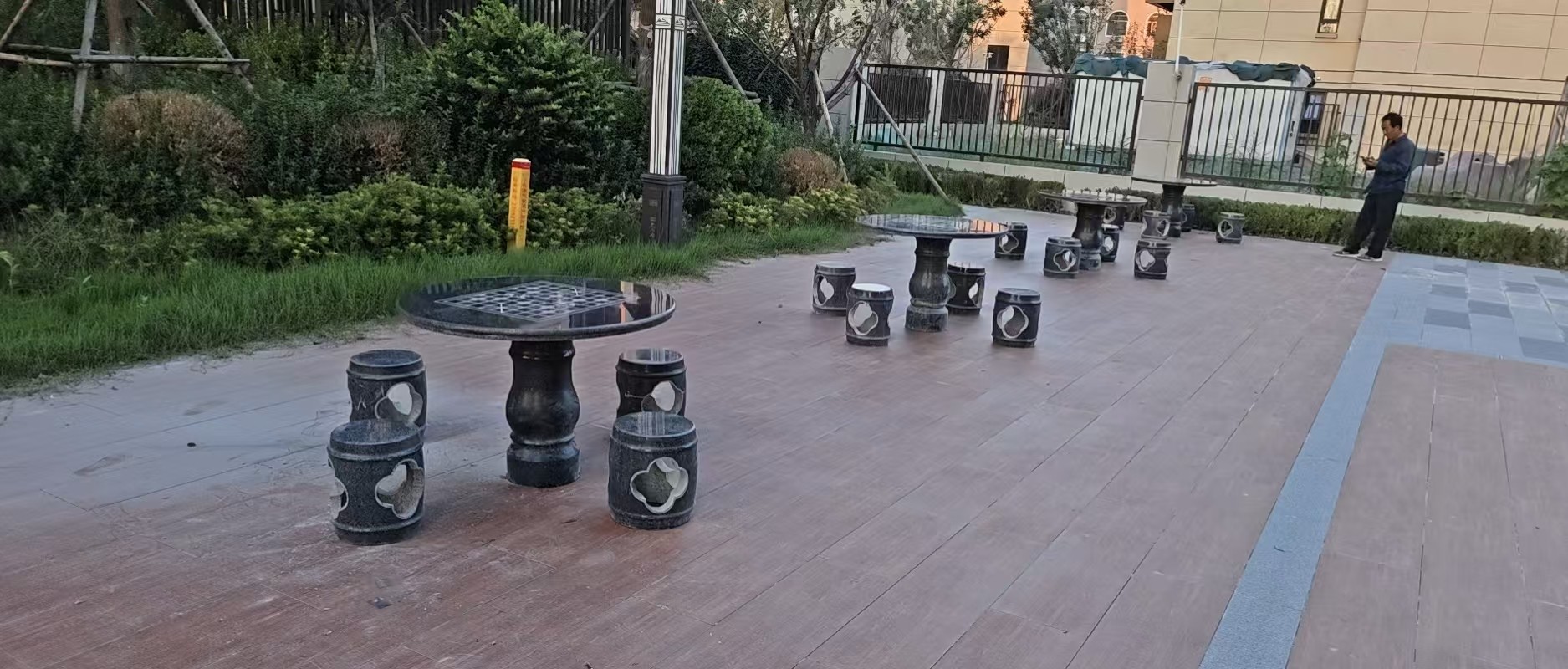 地铺石加工场景