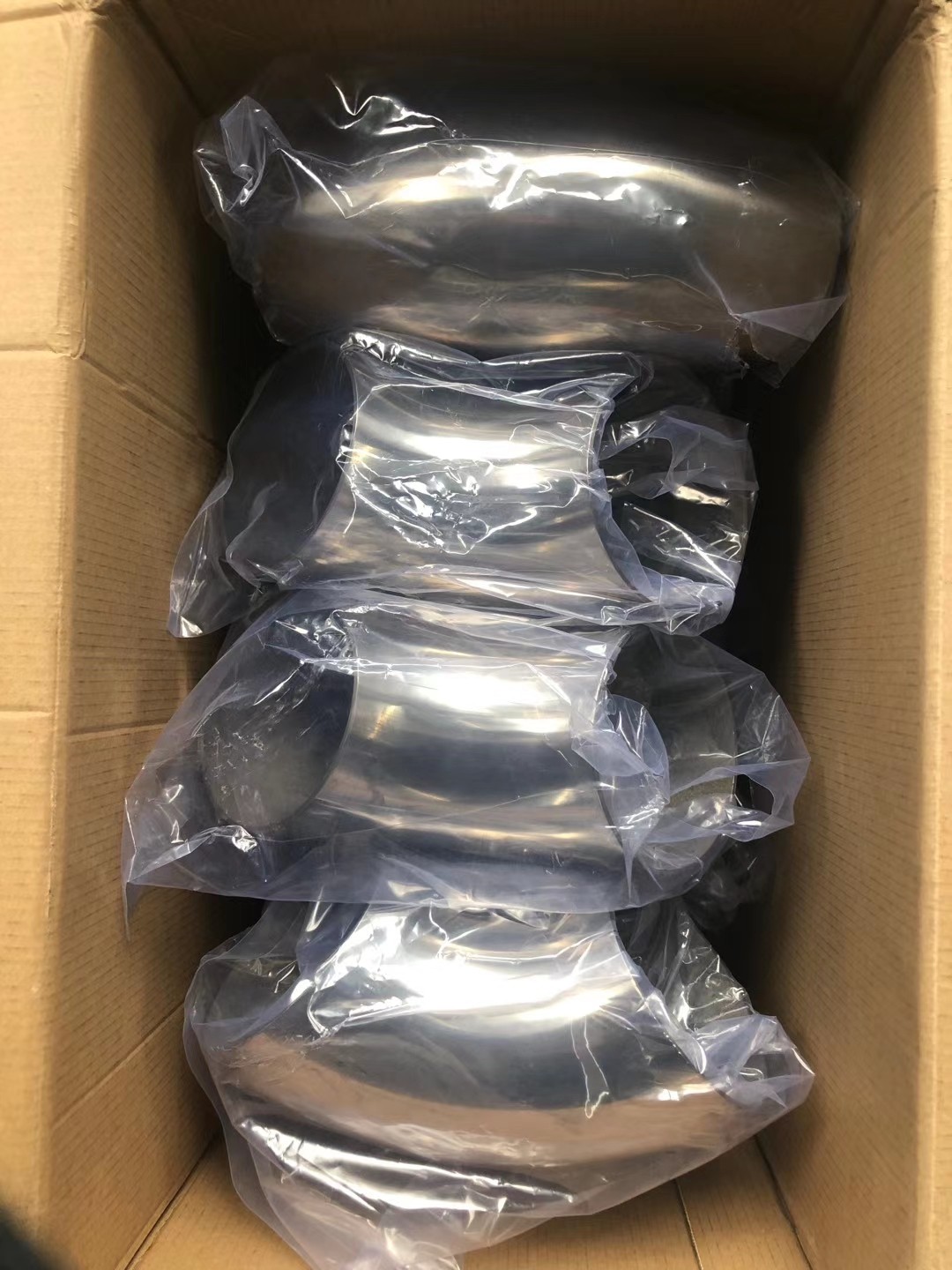 钛合金精密管材生产与检测现场