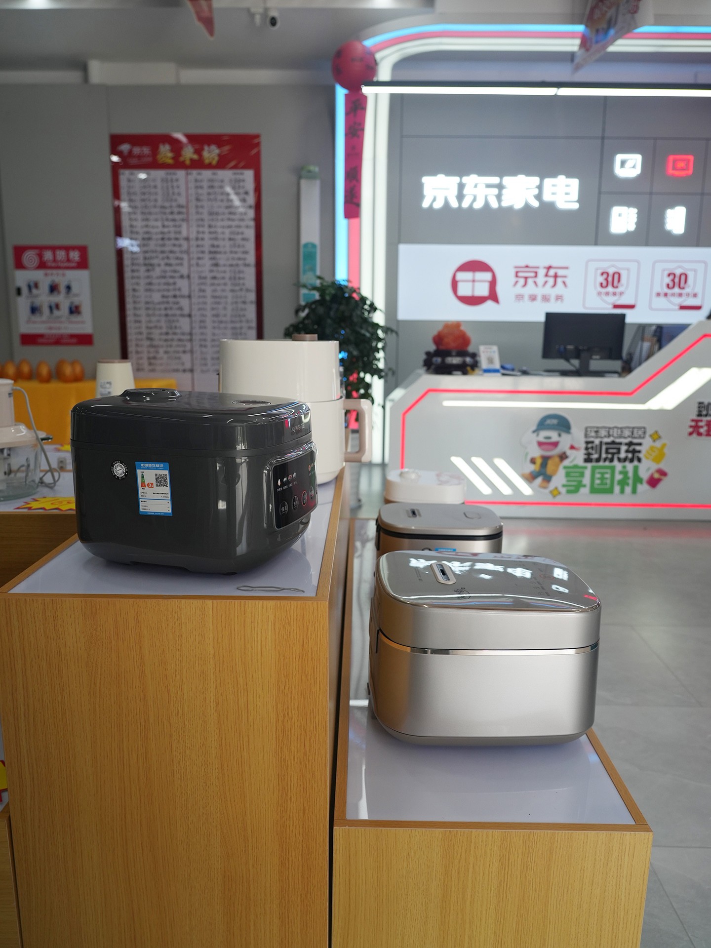 追觅扫地机器人实景图