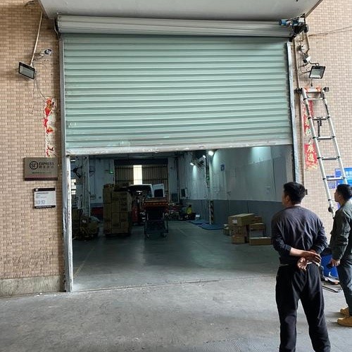 卷闸门配件更换作业现场