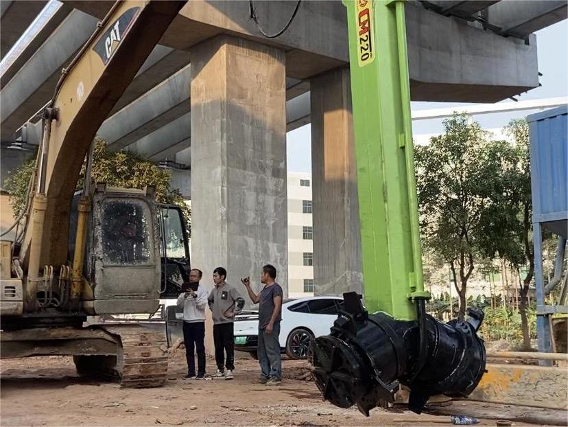轻质土建施工现场