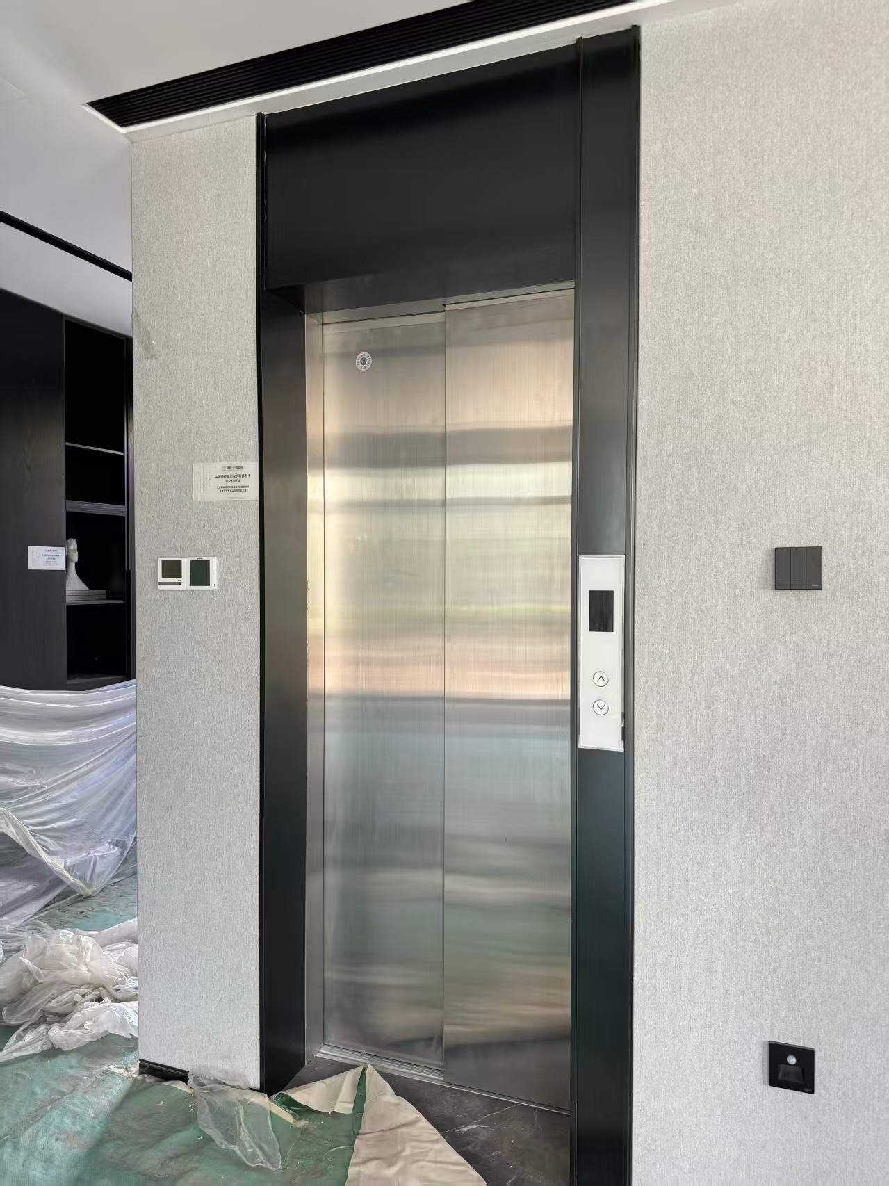 货梯展示