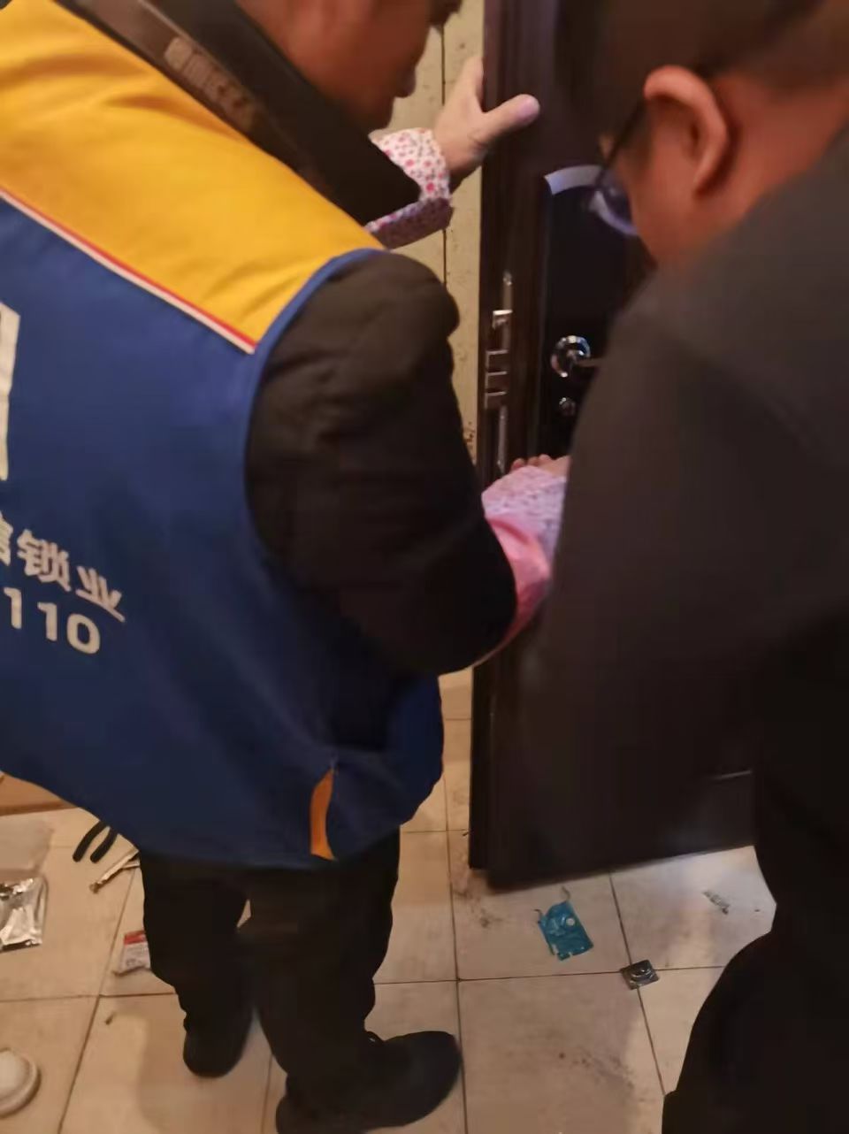 汽车开锁作业场景