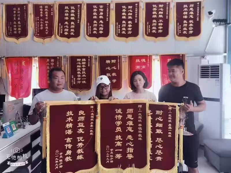 学员结业拿证现场