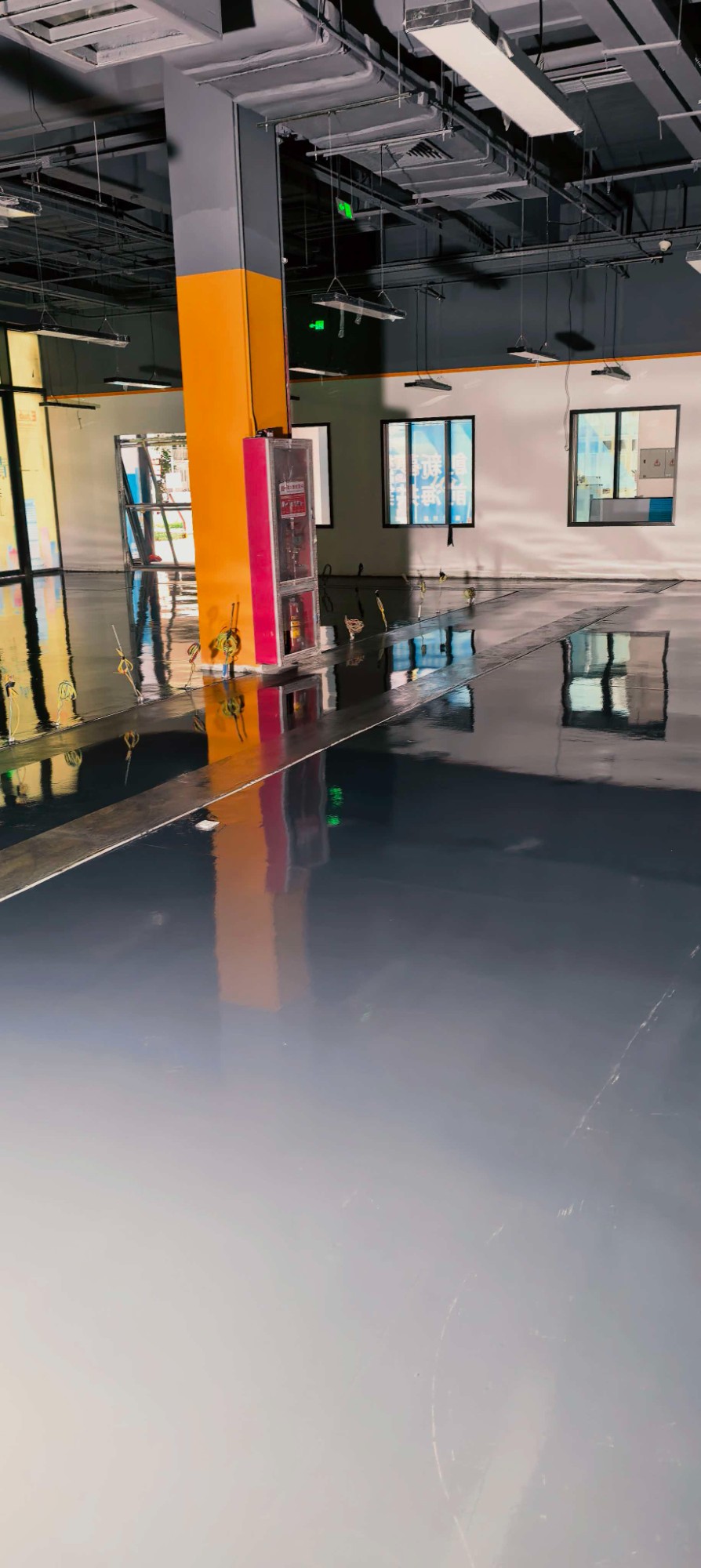 环氧地坪施工现场示例