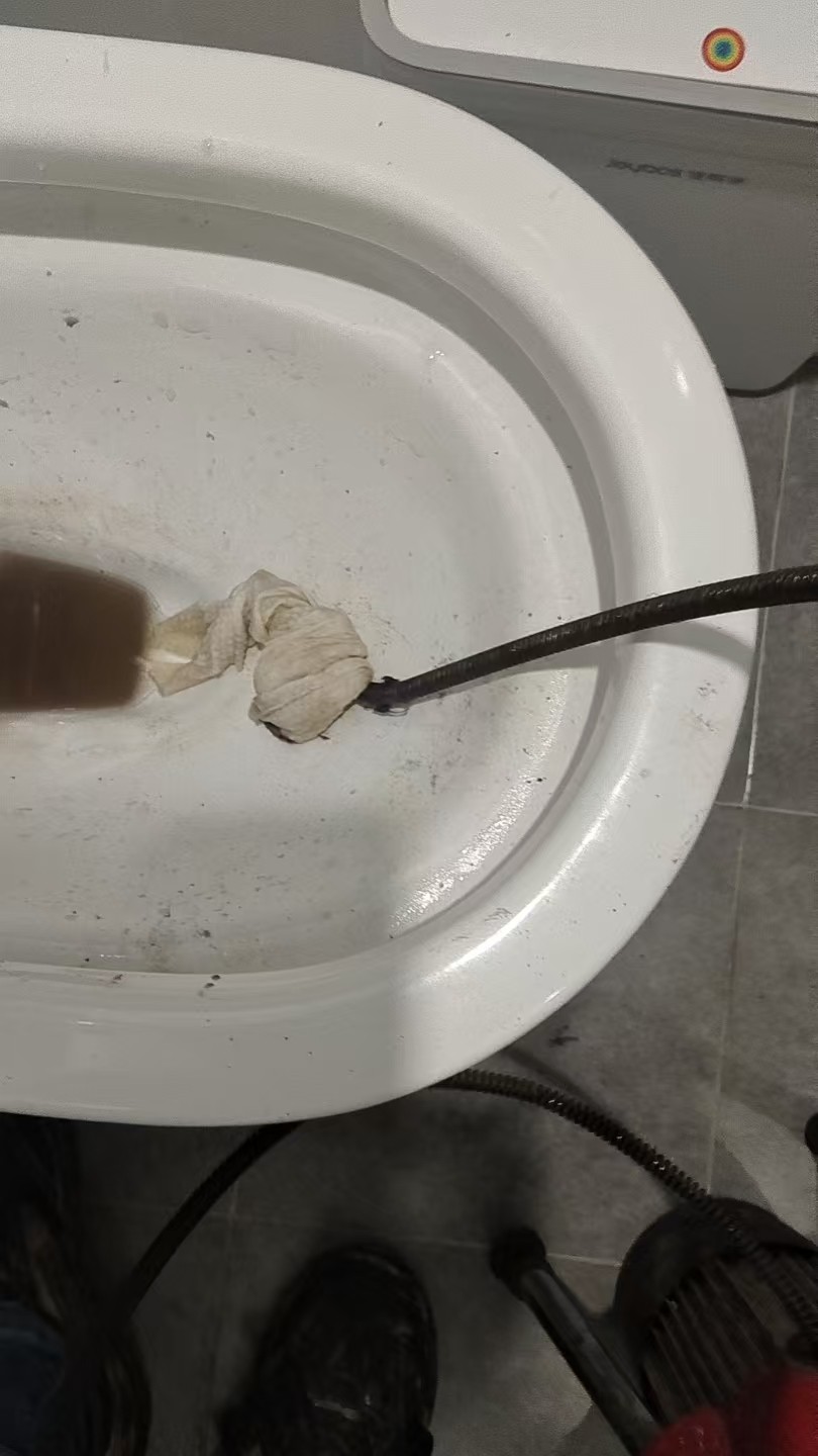 地沟清理作业现场
