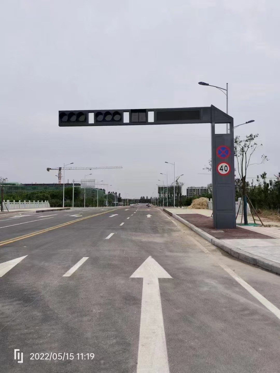 聊城信号灯杆