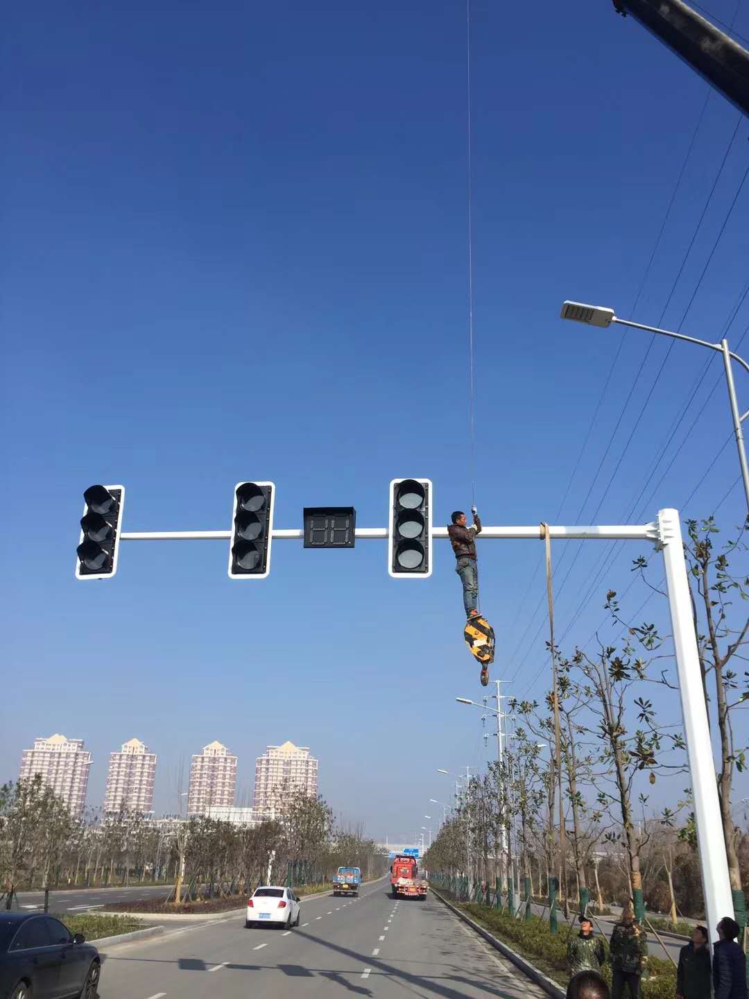铜陵双升降高杆灯源头厂家-交通信号信号灯杆