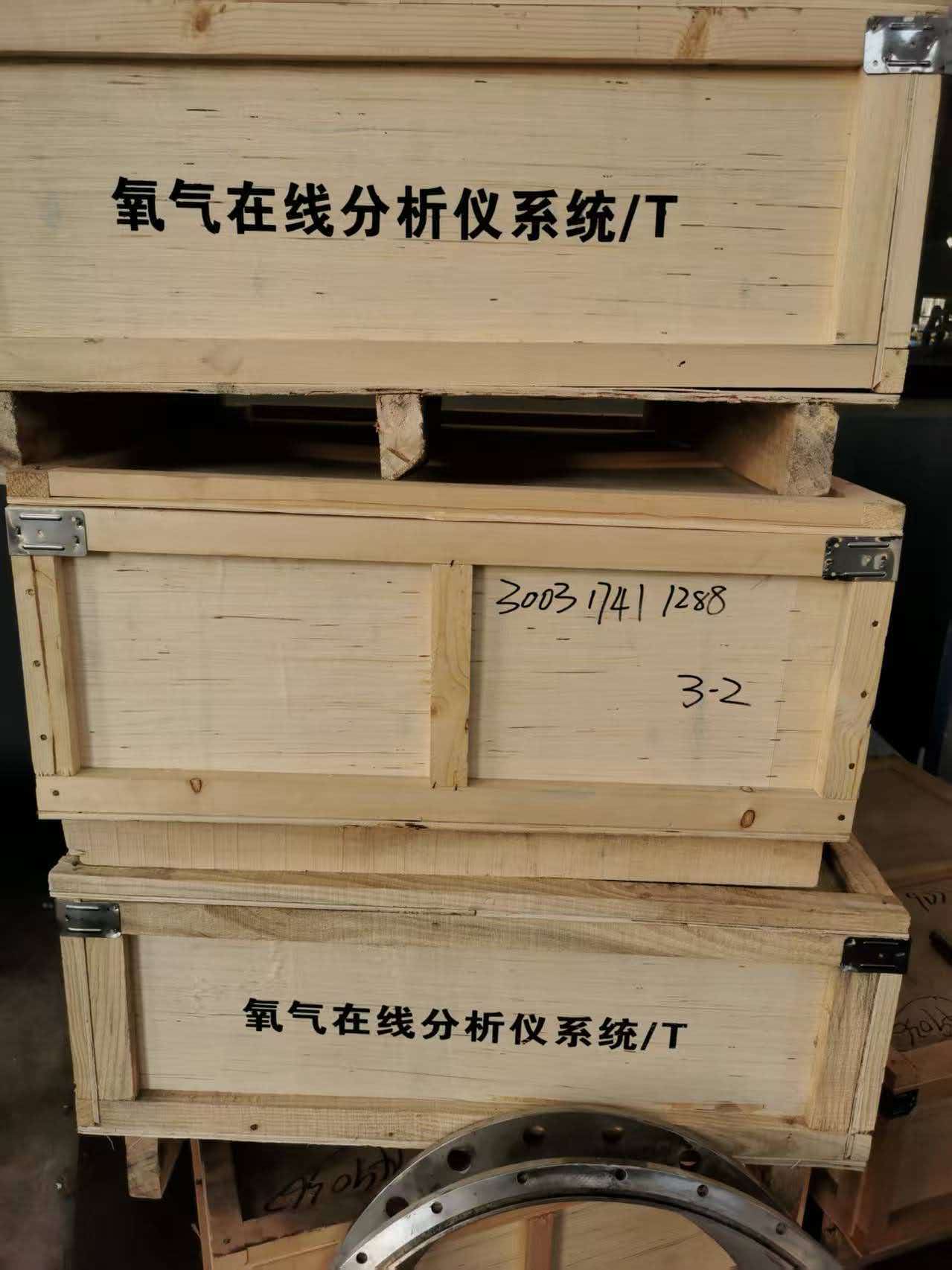 萃取机组装检测现场