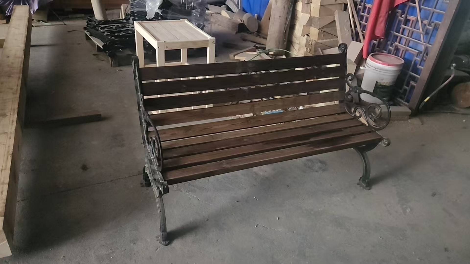 防腐木加工车间实景图