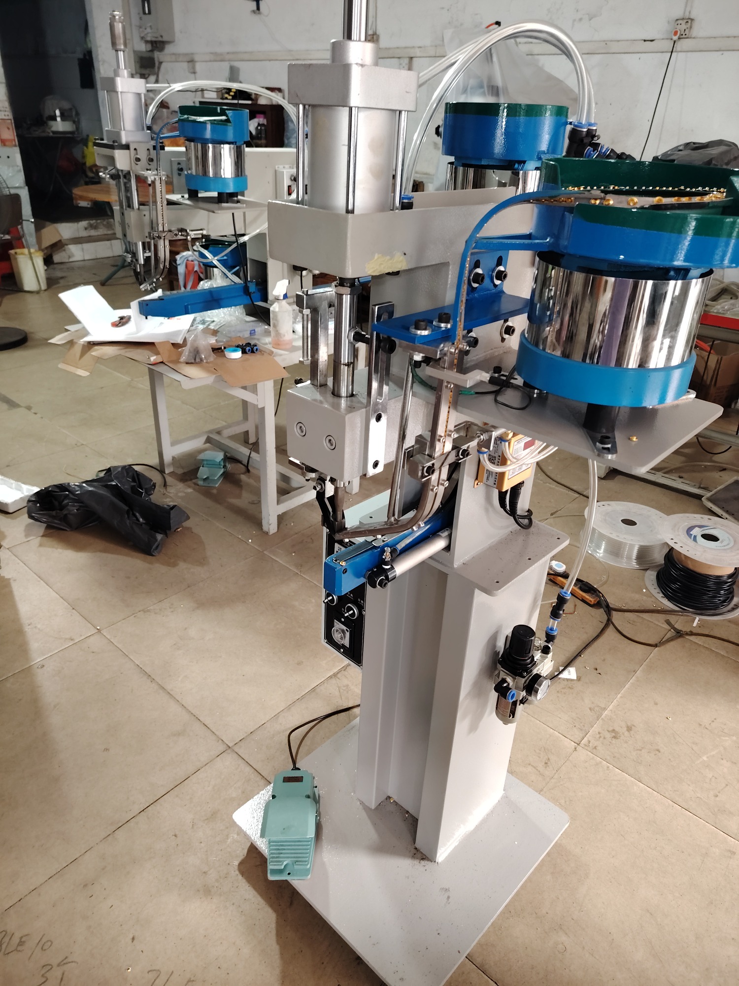 设备内部结构与工装夹具展示