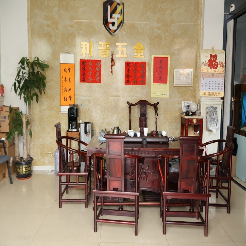 不锈钢管件与锌合金部件精密组合细节