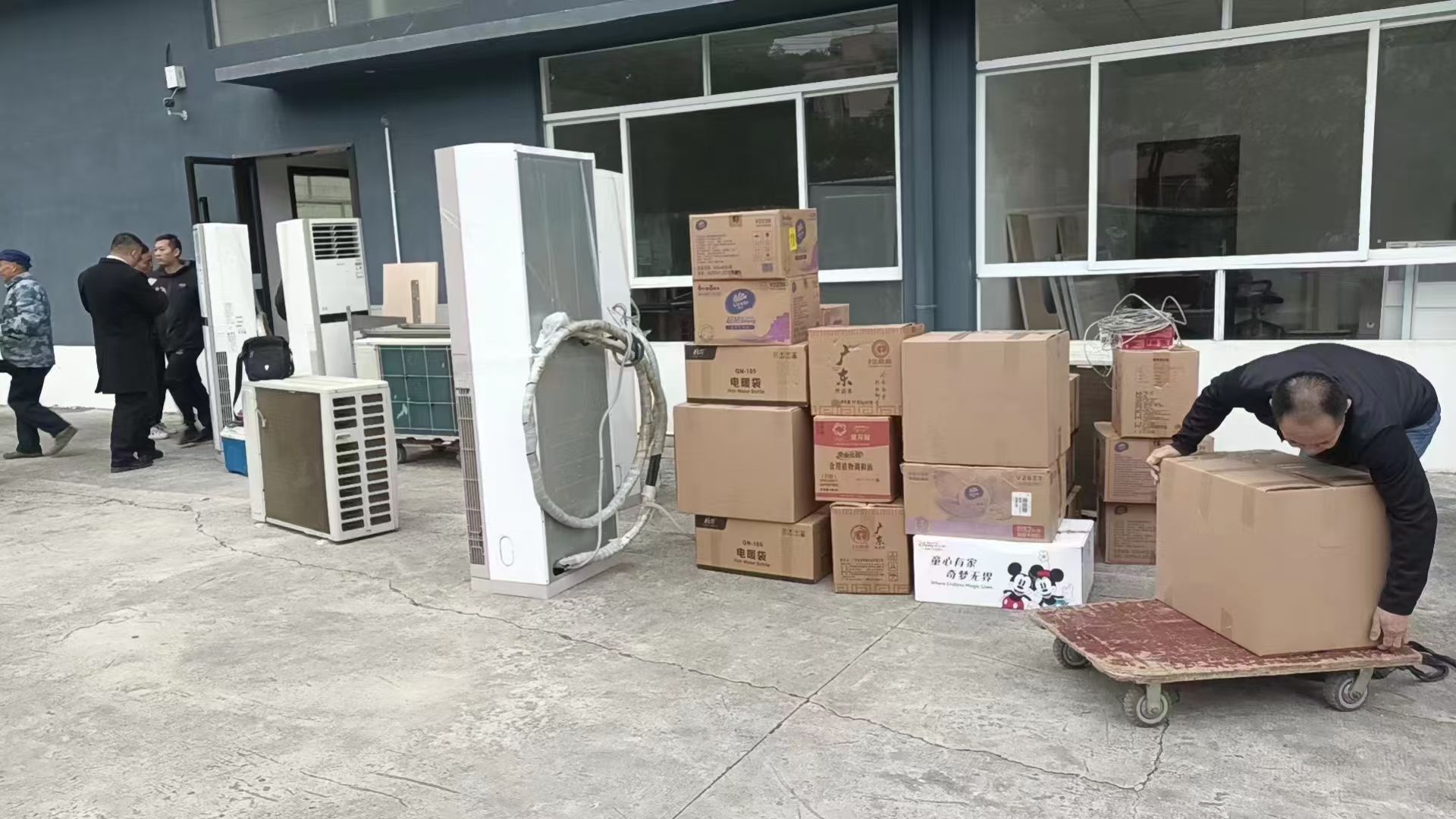 设备搬运作业现场