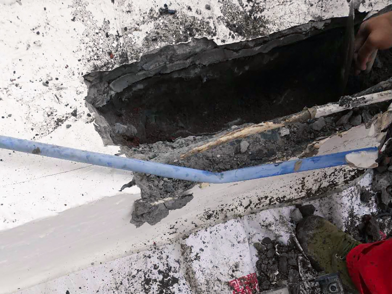 丰台区北大地窗台渗水怎么办？东方雨虹连锁店找谁家—北京博远恒泰装饰装修有限公司（丰台区北大地销售部）