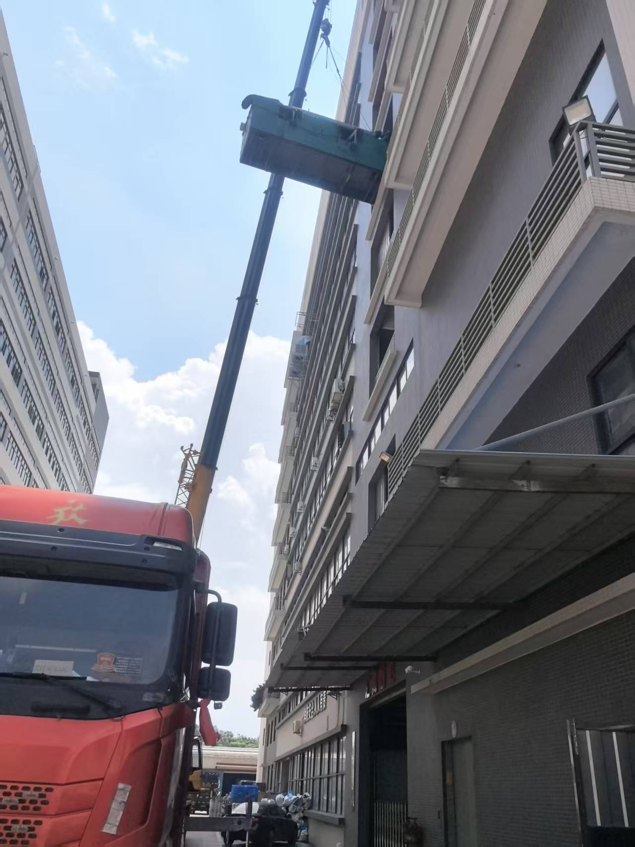 仓库搬迁现场作业