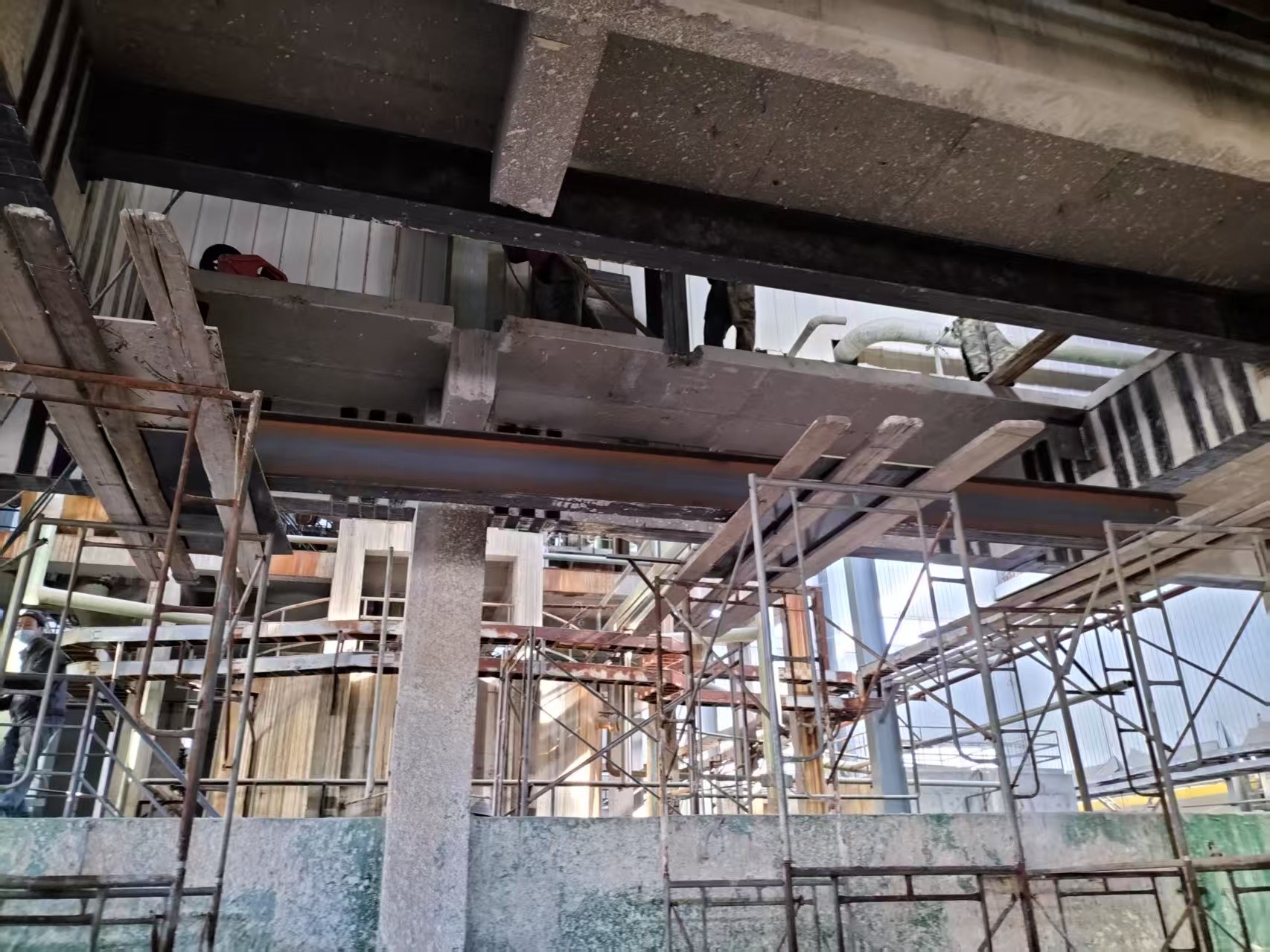 承重墙加固施工现场