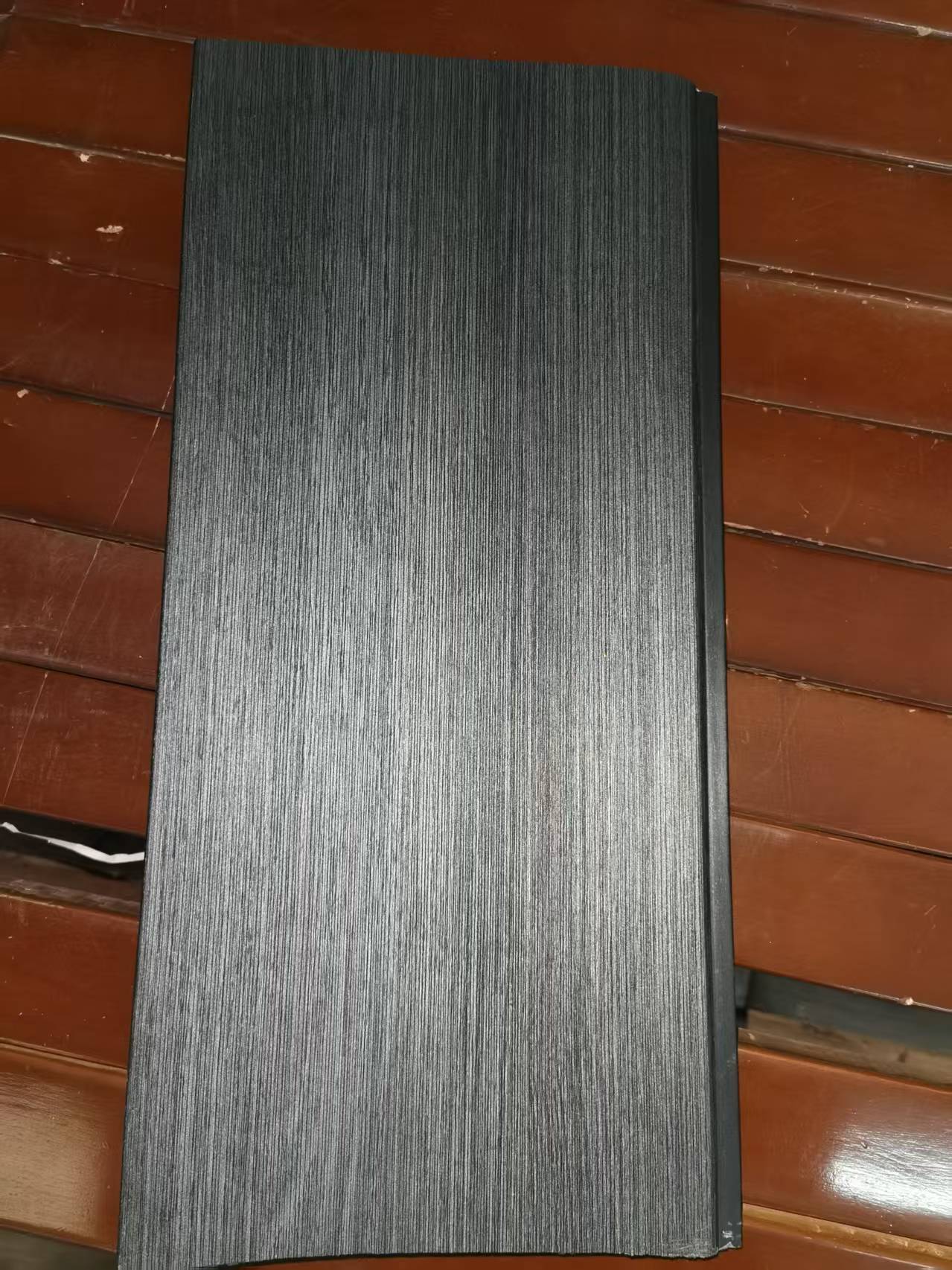 木塑板材成型压花工艺示意