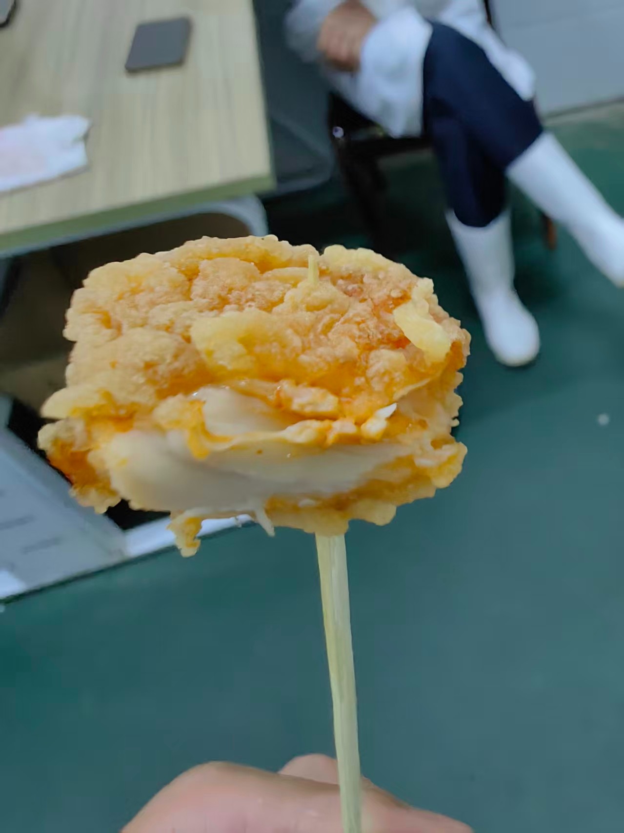 展示专业研发团队与标准化仓储环境