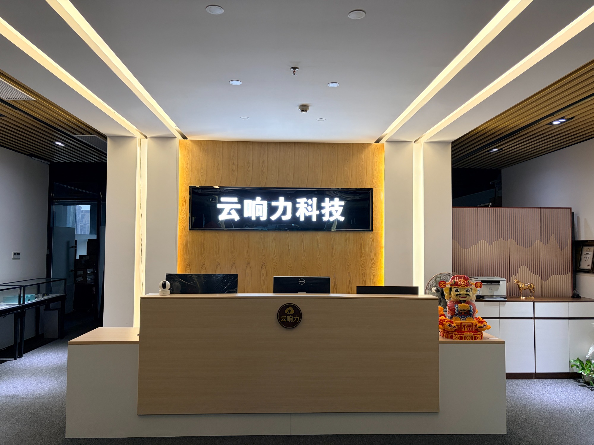 东莞智能充电车棚实景