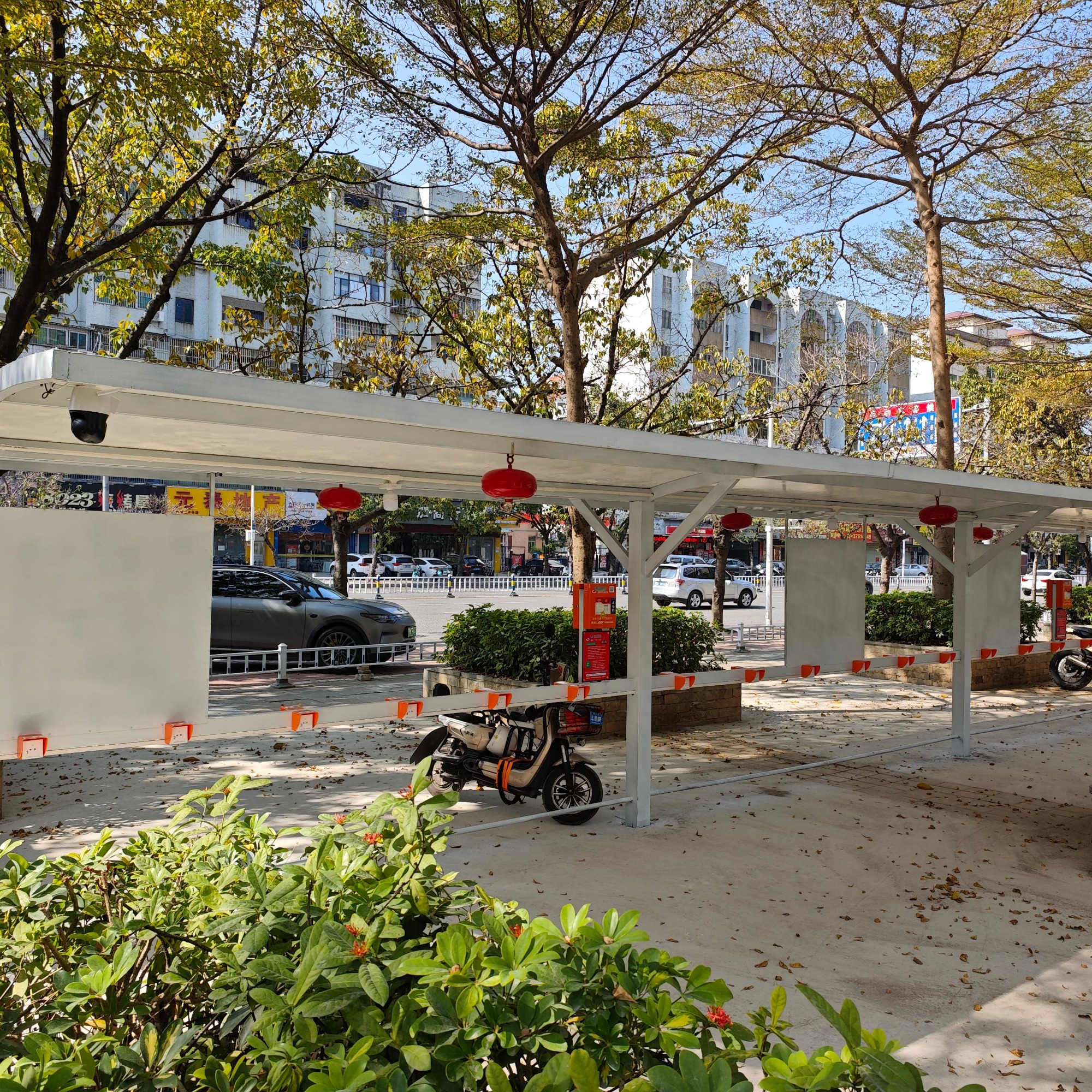 智能充电车棚实景