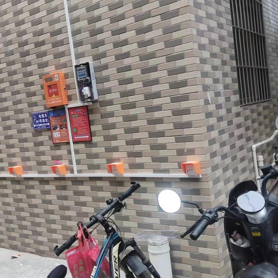 智能充电车棚实景