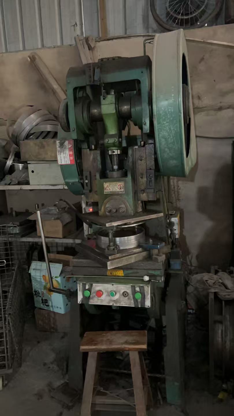钟框焊接加工实景