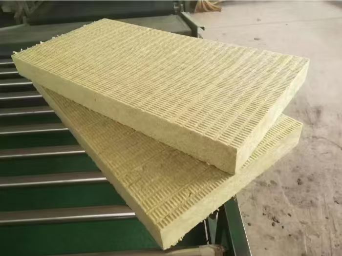 助盈新材料白色泡沫板厂生产车间