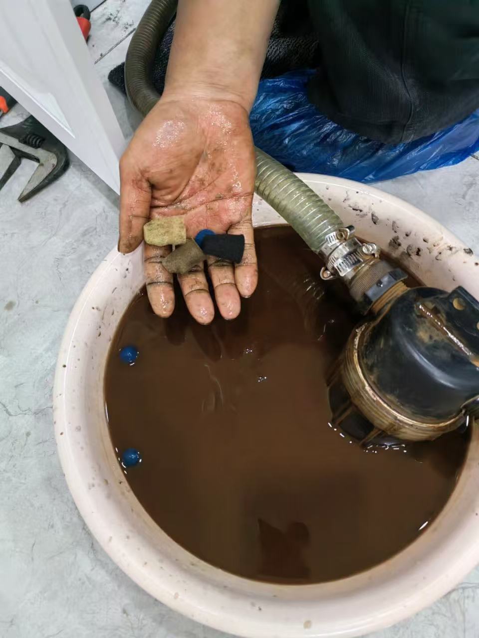 地暖管路检修现场