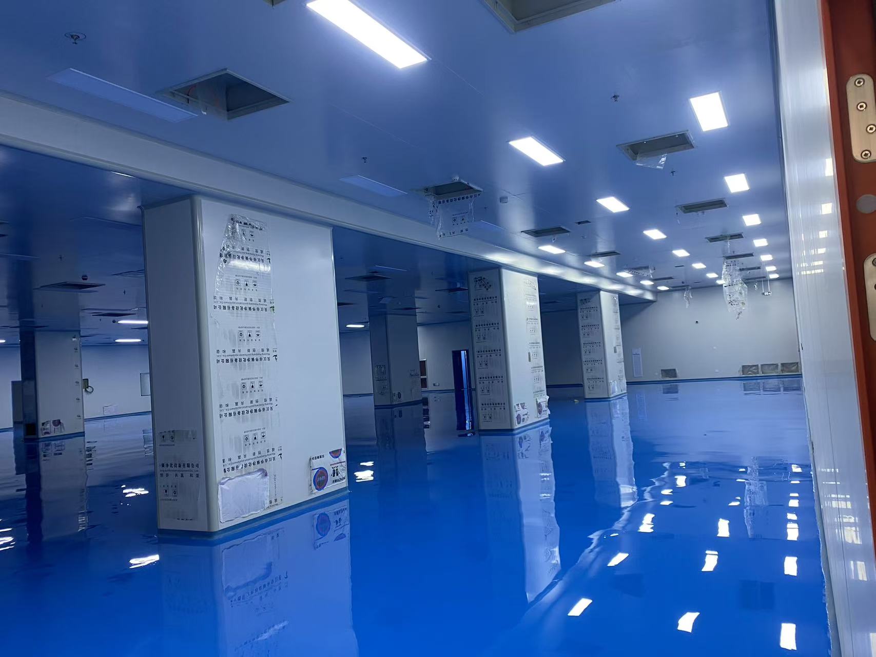 无尘厂房内部施工展示