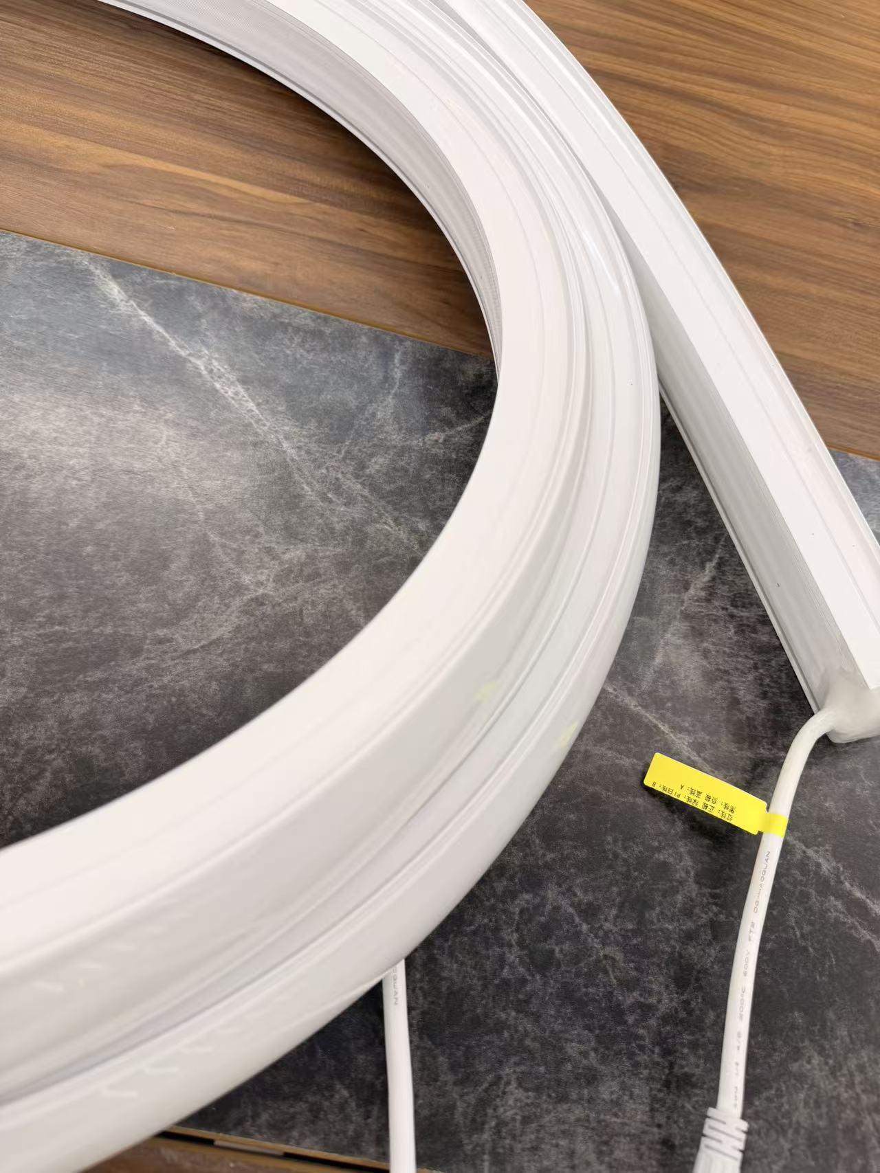 无缝对接 LED 硬灯板