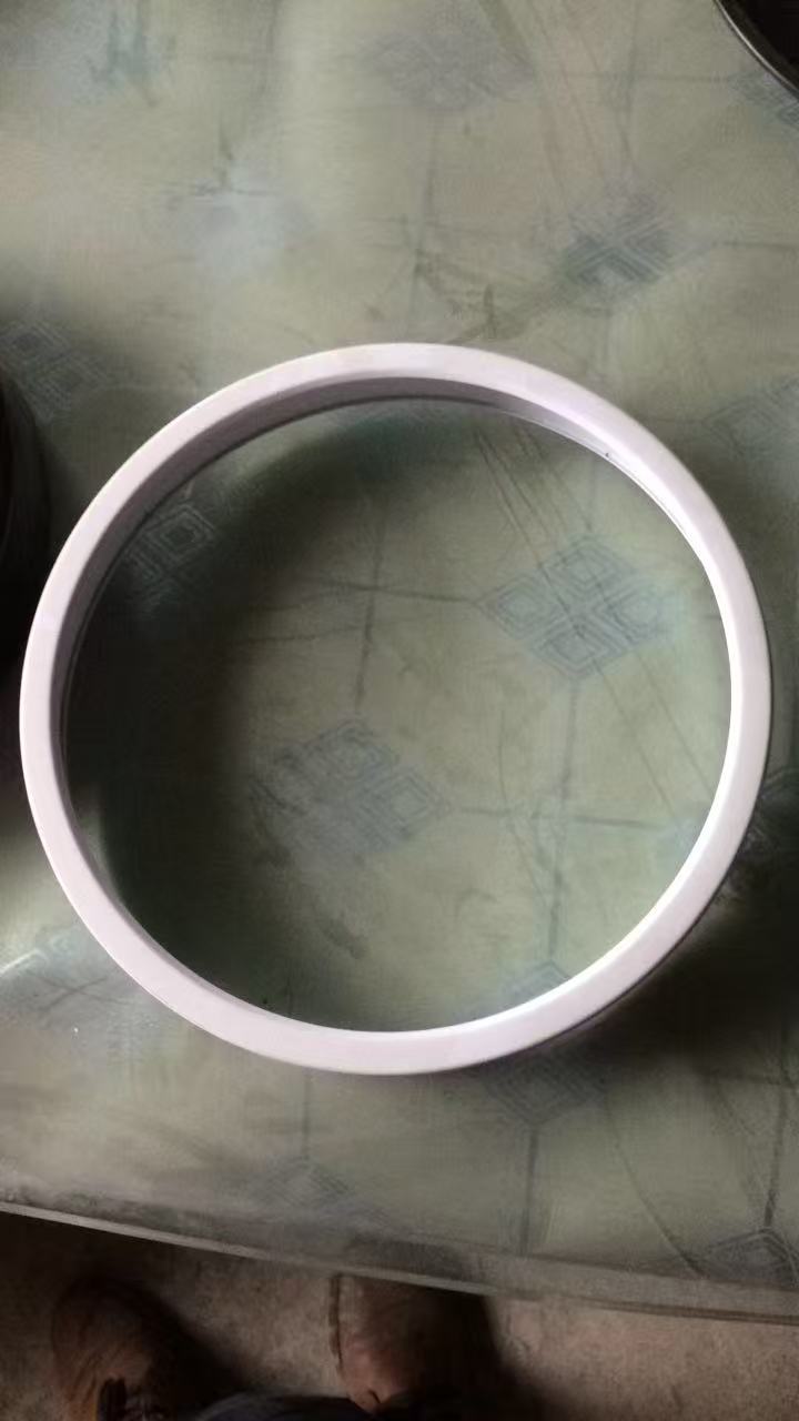 不锈钢钟框抛光生产线实景图