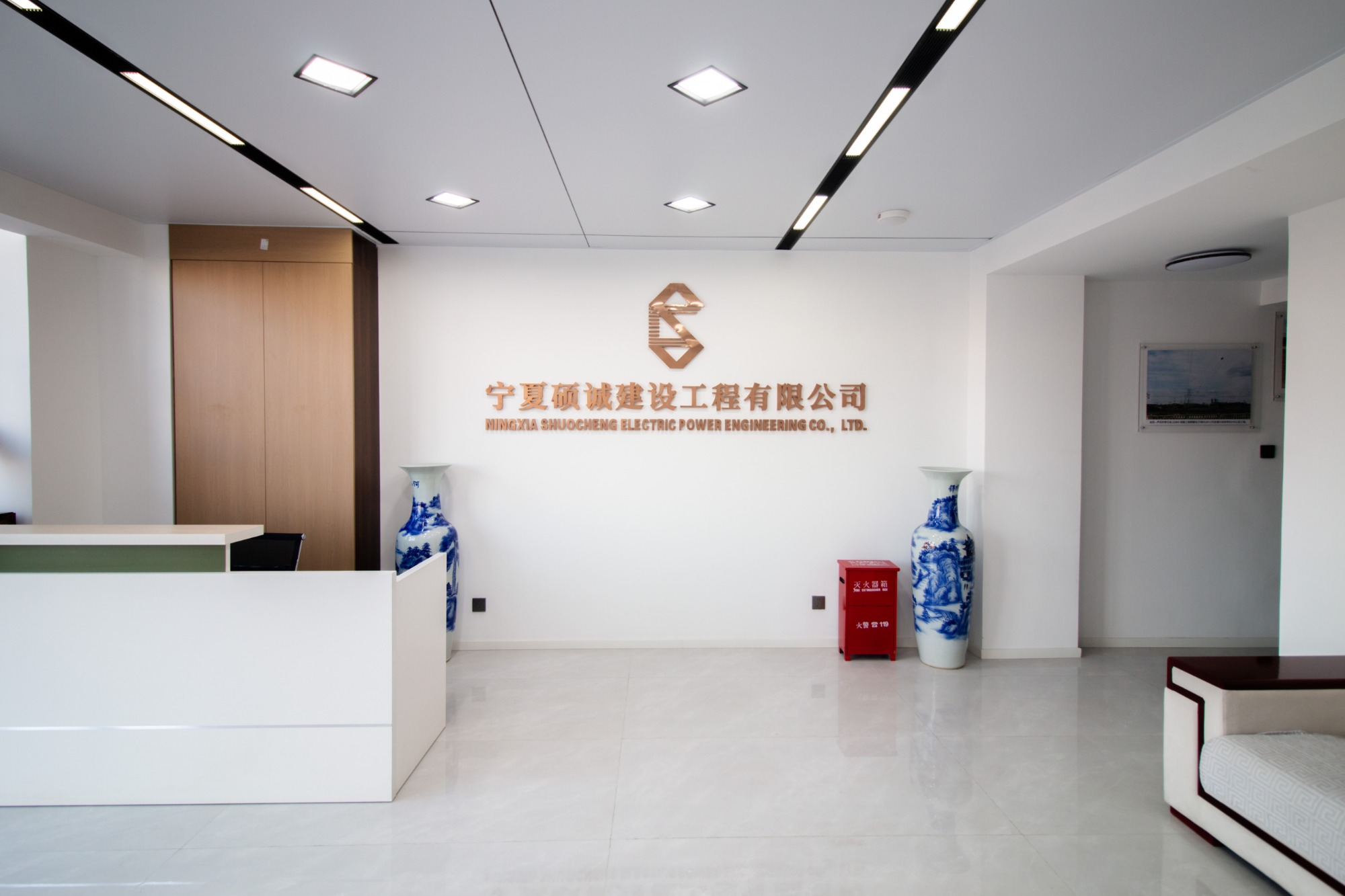 多专业交叉条件下的现场施工组织与防护布置