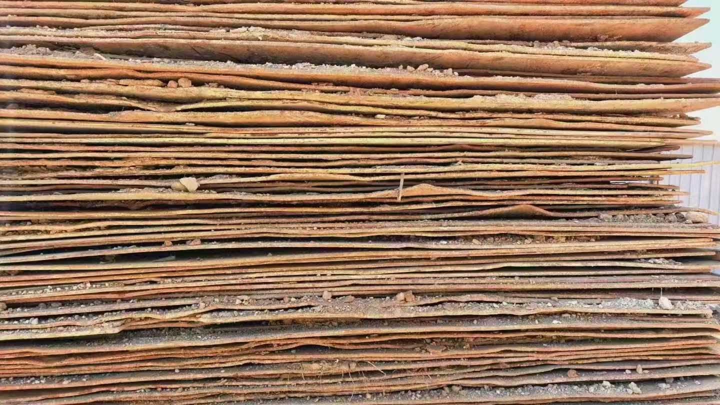 钢板回收作业现场