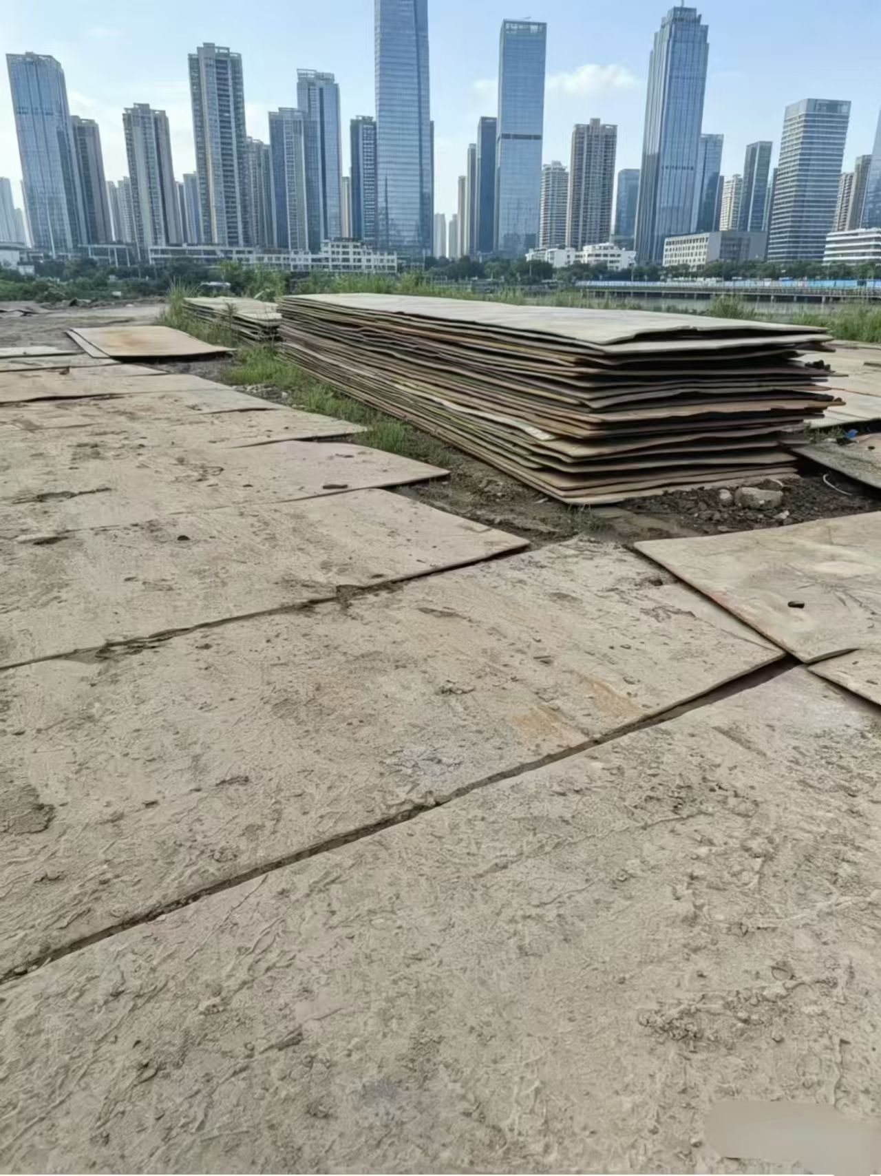 工程钢板现场铺设示意