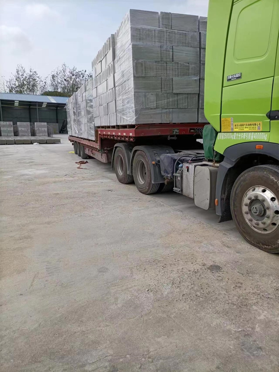 成品堆垛与质检流程