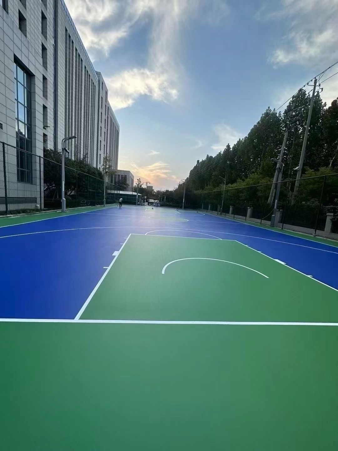 人工场地铺装施工实景