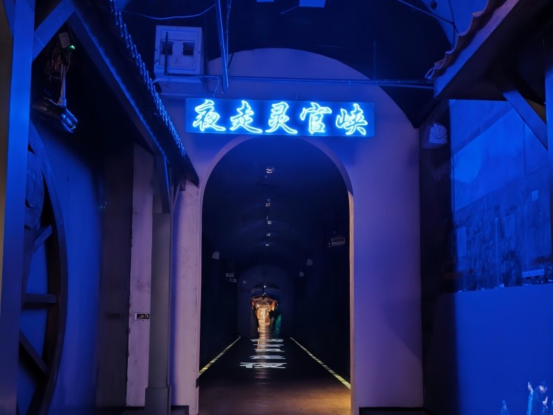 灵官峡红叶大道实景