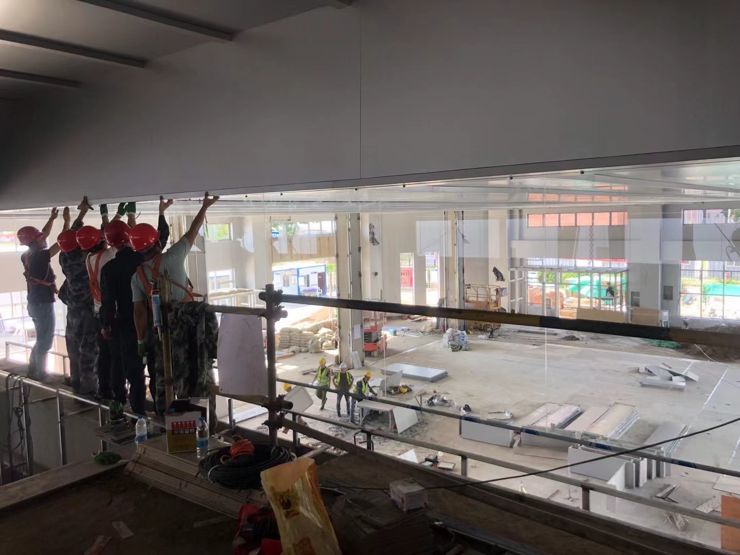 工业门与特种门窗生产线实景
